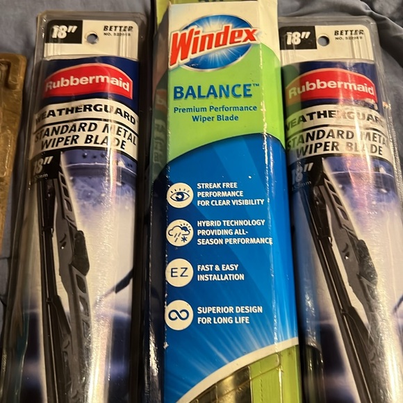 SIX PACKAGES OF NEW WINDSHIELD WIPERS ! - Picture 8 of 15